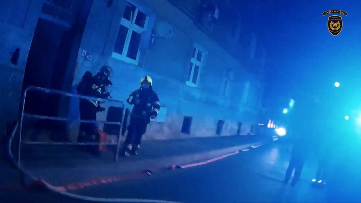 Policisté dopadli muže, který v Táboře podpálil obydlený dům